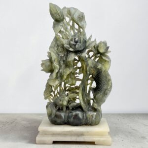 Sculpture chinoise en jadéite véritable – Carpes koi & lotus